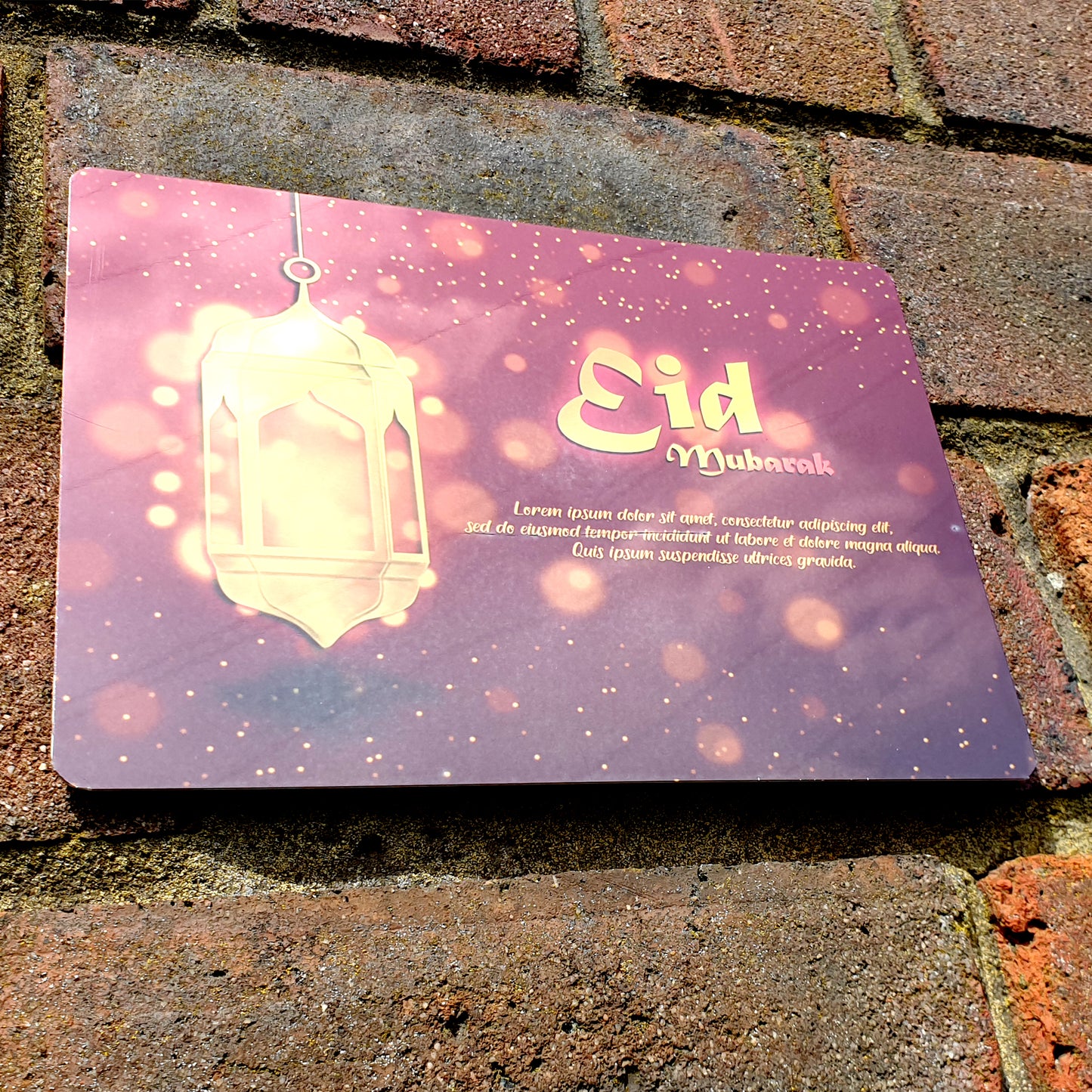 Personalisiertes Eid Mubarak Spiegel-Metallschild, eine Laterne, ziegelroter Hintergrund – fügen Sie Ihren individuellen Text hinzu